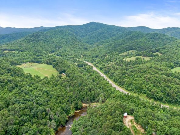 Majors Estate: 1610 Perth Rd, Clyde, NC 28721